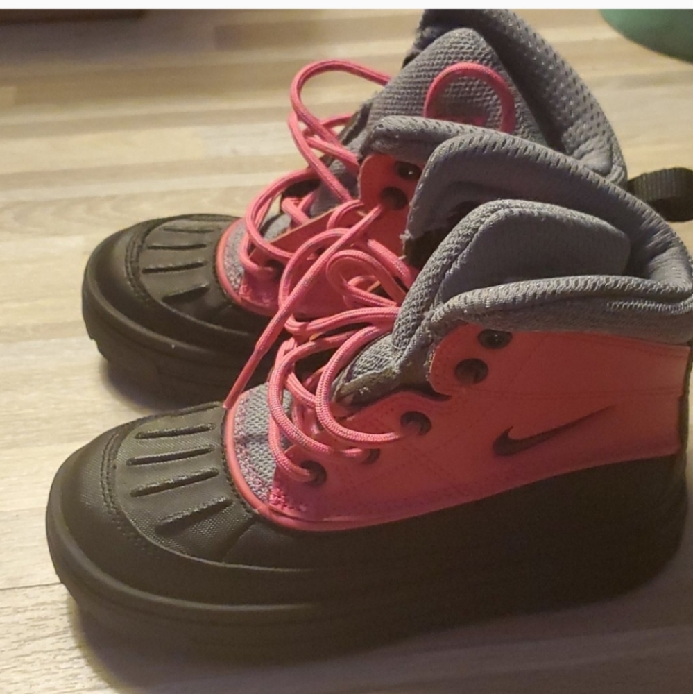 Nike girls boots size 11.5 new